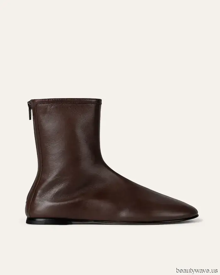 Stylish Individuals in London Will Sport These 6 Jeans-and-Shoe Pairings in 2026.