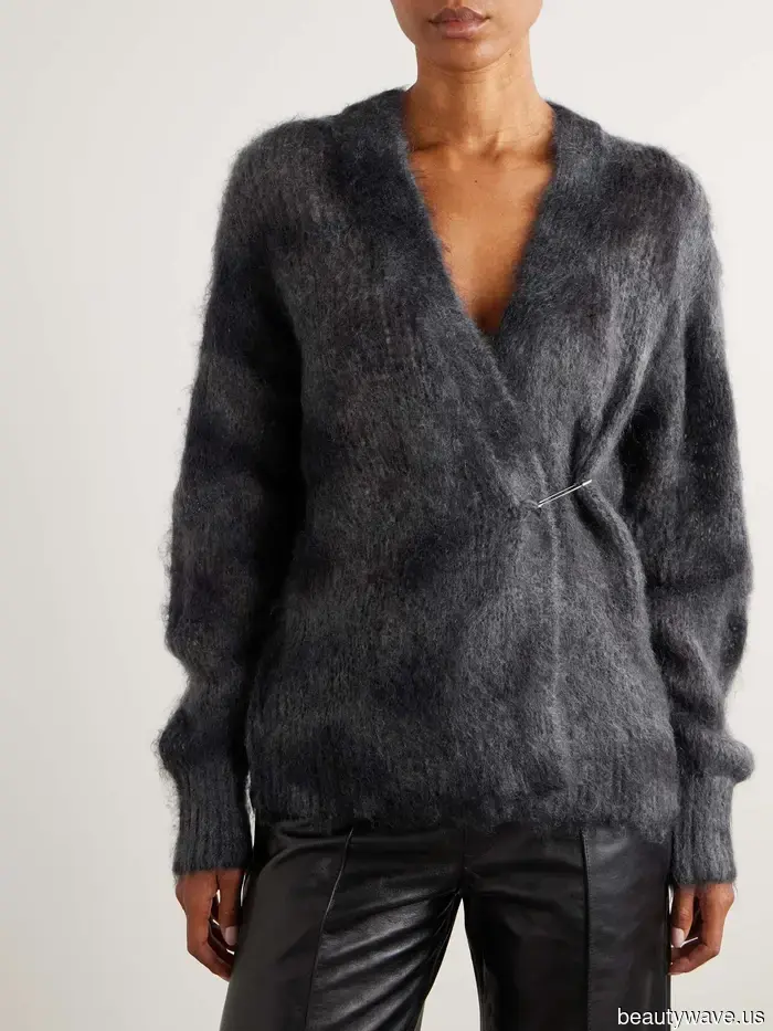 5 Simple but Chic Ways Parisians Are Currently Styling Knitwear