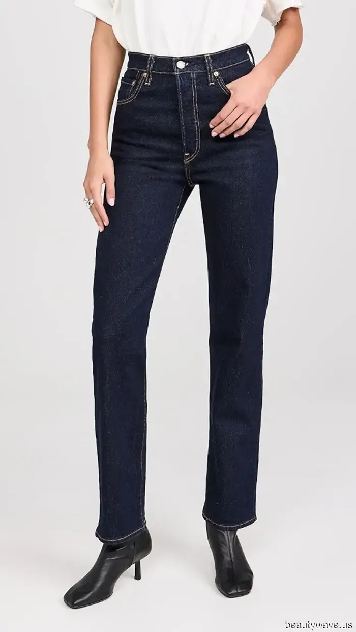 Le cinture a sciarpa non sembreranno superate *se* le indossi con questa tendenza in denim skinny.