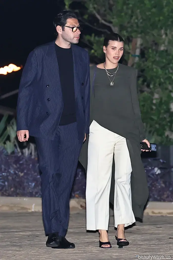 Selbst elegante Kleiderschränke entscheiden sich plötzlich für diesen "wilden" Schuhtrend anstelle von schwarzen Pumps und Ballerinas.