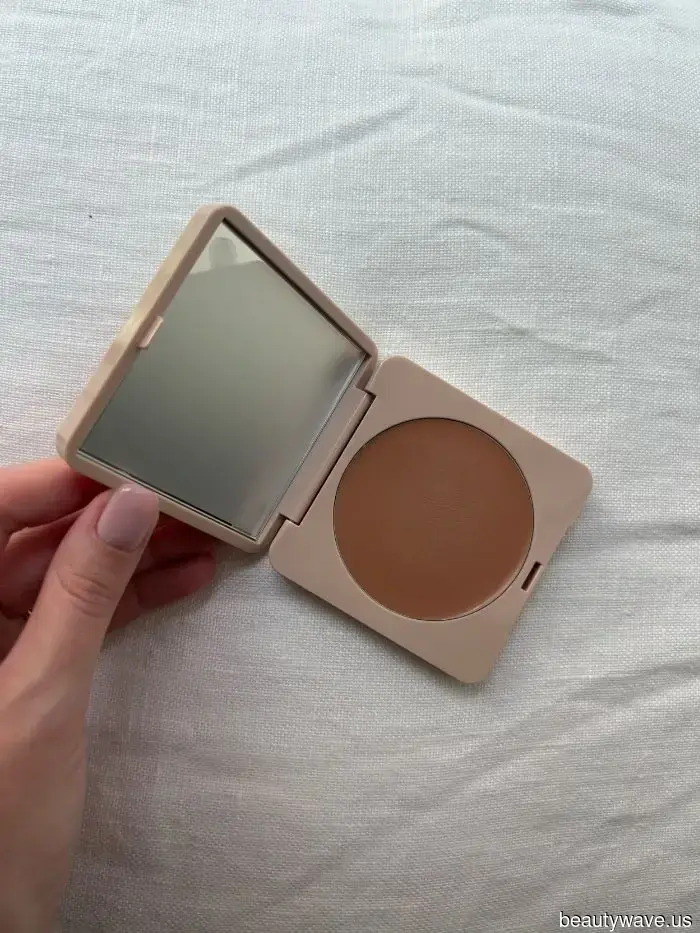 The most stylish people I know consider this makeup brand to be among the finest.