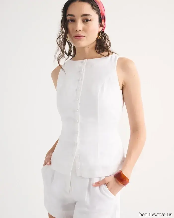 A Parigi, il guardaroba estivo di ogni elegante donna francese include uno di questi capi dall'aspetto ricco.