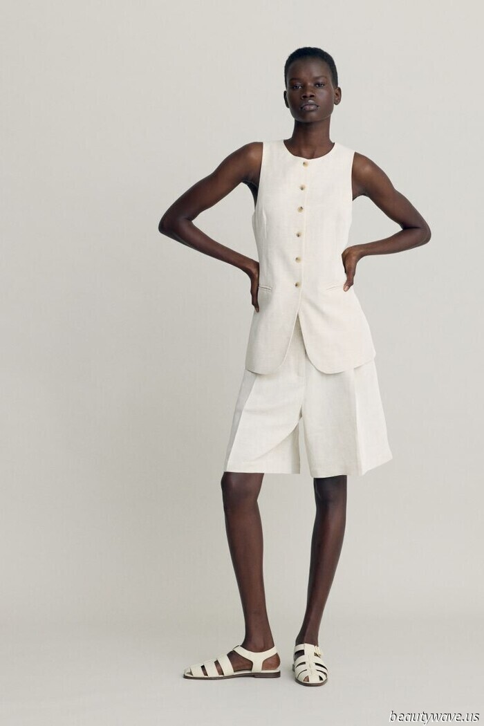 There's no question about it—this particular sandal gives long shorts a very sophisticated look.