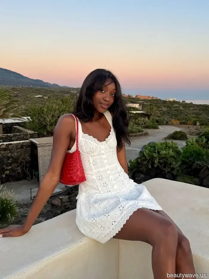 If you’re purchasing a woven bag this summer, opt for this sophisticated, classic design.