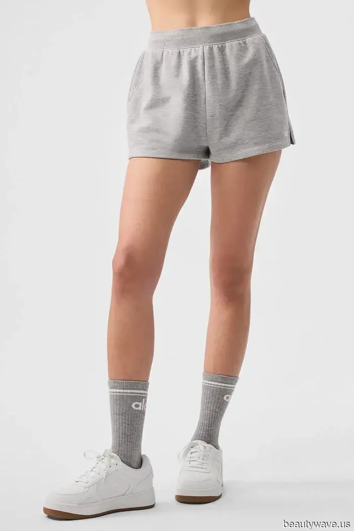 5 Tendenze di Pantaloni Corti Estivi che le Persone di Moda Stanno Abbinando con le Loro Ballerine Questa Estate