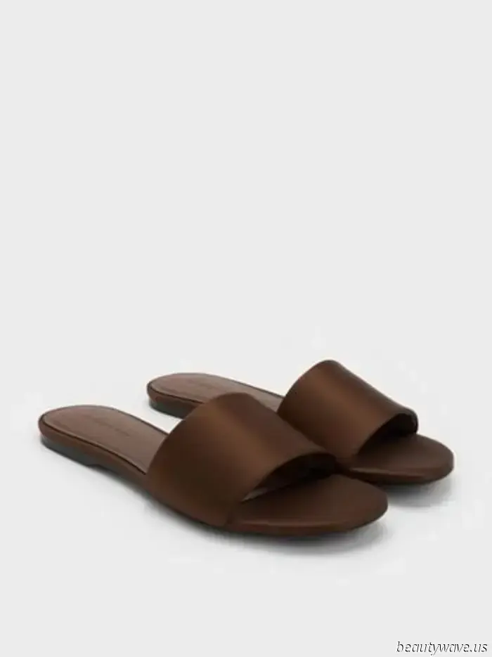 Queste sono le uniche paia di sandali piatti eleganti che contano per l'estate 2025