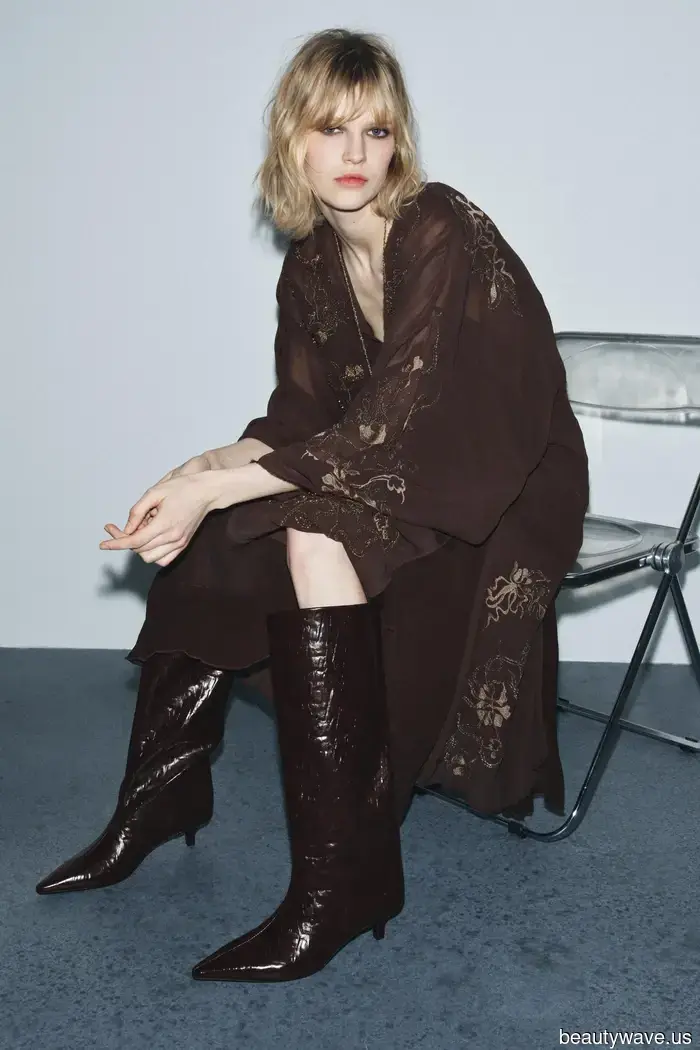 I just returned from London and noticed these winter boot trends all around.