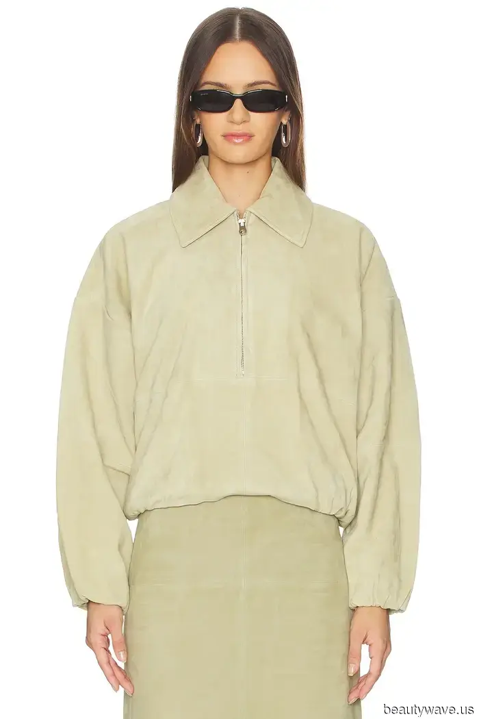 Not Brown, Not Black—This Unexpected Shoe Color Trend Elevates the Elegance of Jeans