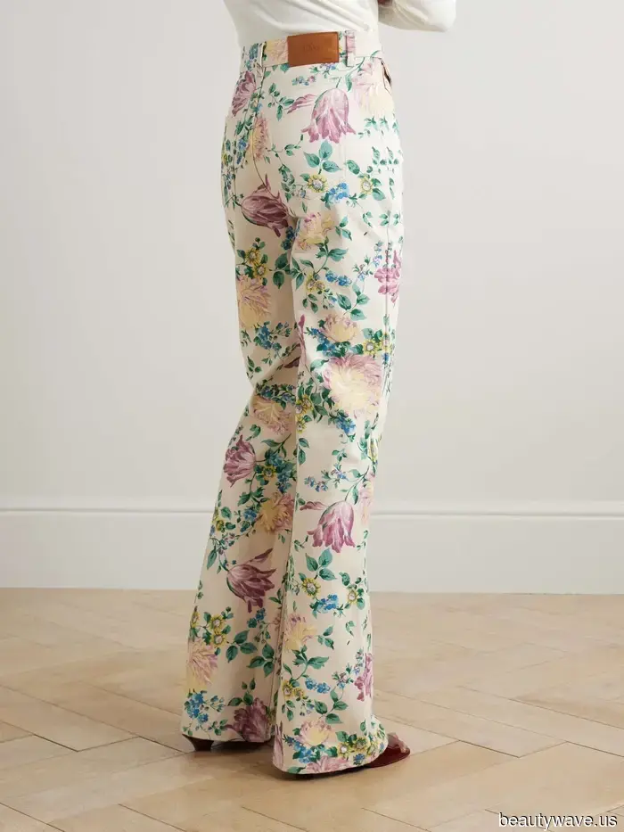 Puede que no estés de acuerdo, pero creemos que estas 6 tendencias de jeans están pasadas de moda para el otoño de 2025.