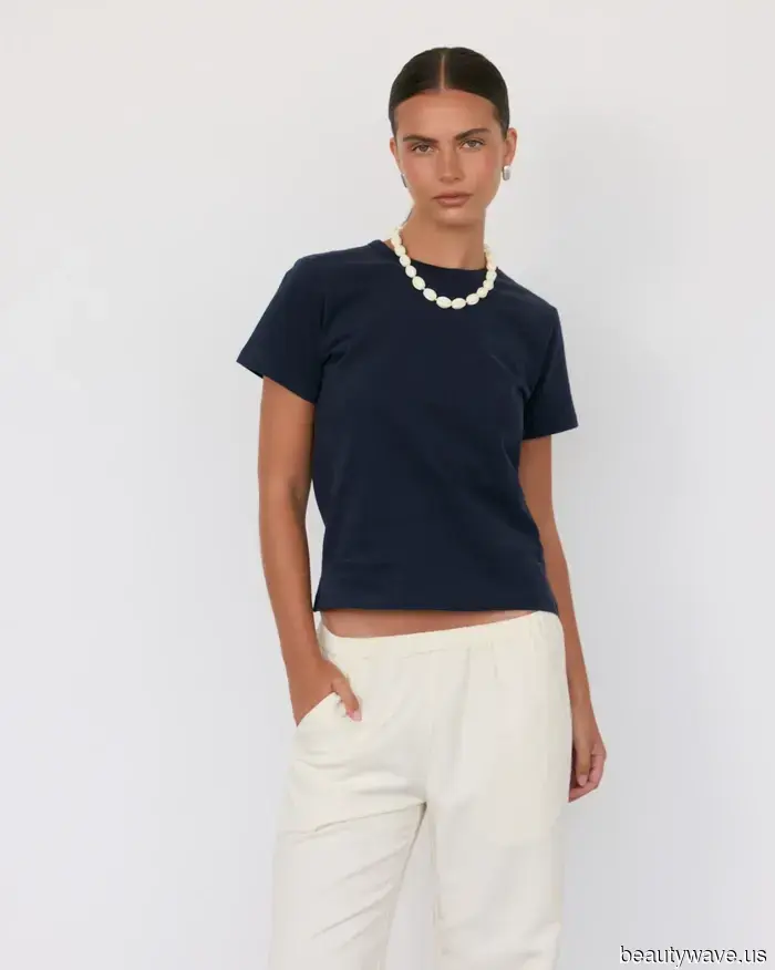 Low-rise jeans, navy t-shirts, lace-trimmed skirts—every trendy fashion piece I'm purchasing thanks to Zoë Kravitz.