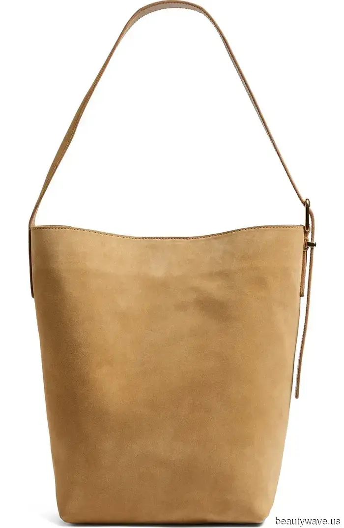 I reside in NYC, and here are the 8 items I observe moms wearing during drop-off.