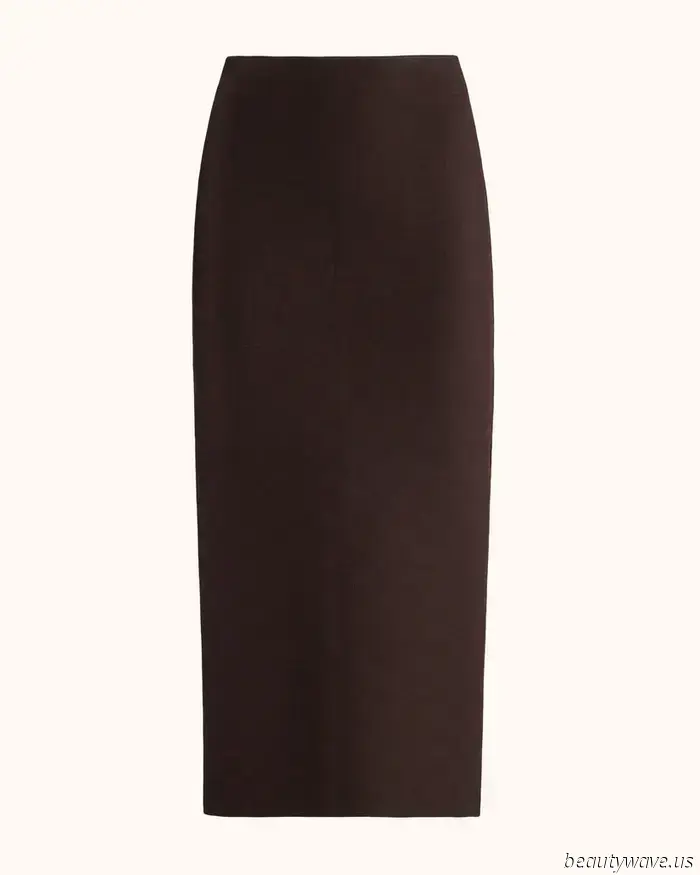 Sophisticated Dressers in Manhattan Are Swapping Suede Flats for This Similarly Luxurious Trend.