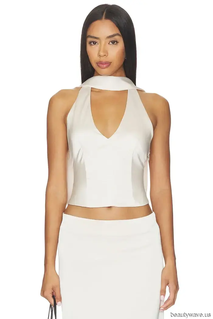 Everyone in NYC is currently sporting this once-outdated skirt trend paired with simple summer outfits.