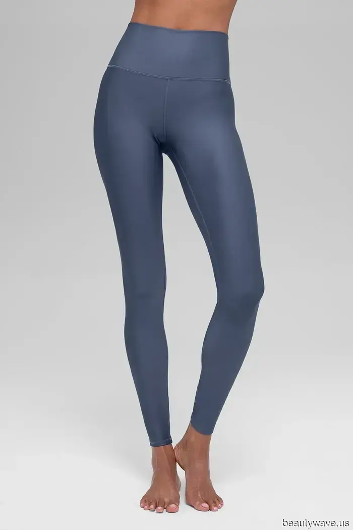 Kendall Jenner Recently Sported the Most Chic Legging Color Trend of the Season.