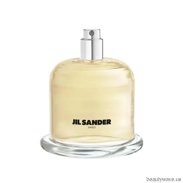Fidati di me, i profumi amari sono la tendenza di fragranza più sofisticata di quest'estate.