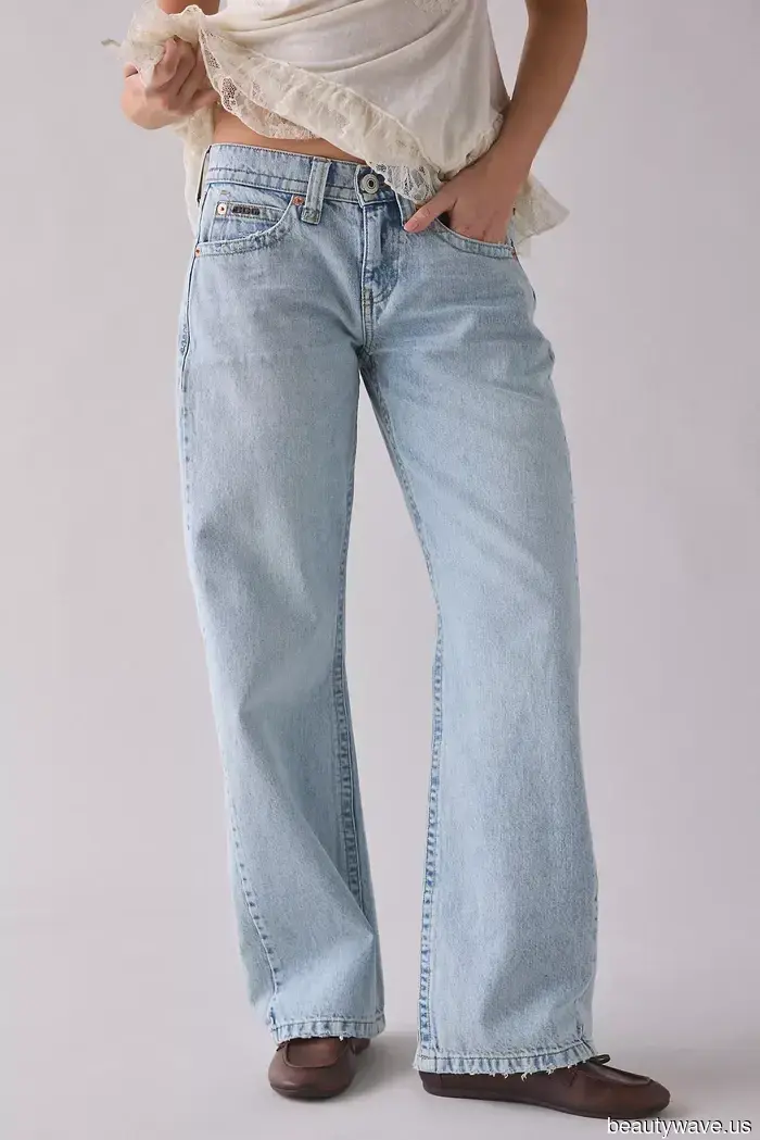 FYI: L'uniforme in jeans dell'estate 2026 include questa esatta tendenza di colore denim e ballerine.