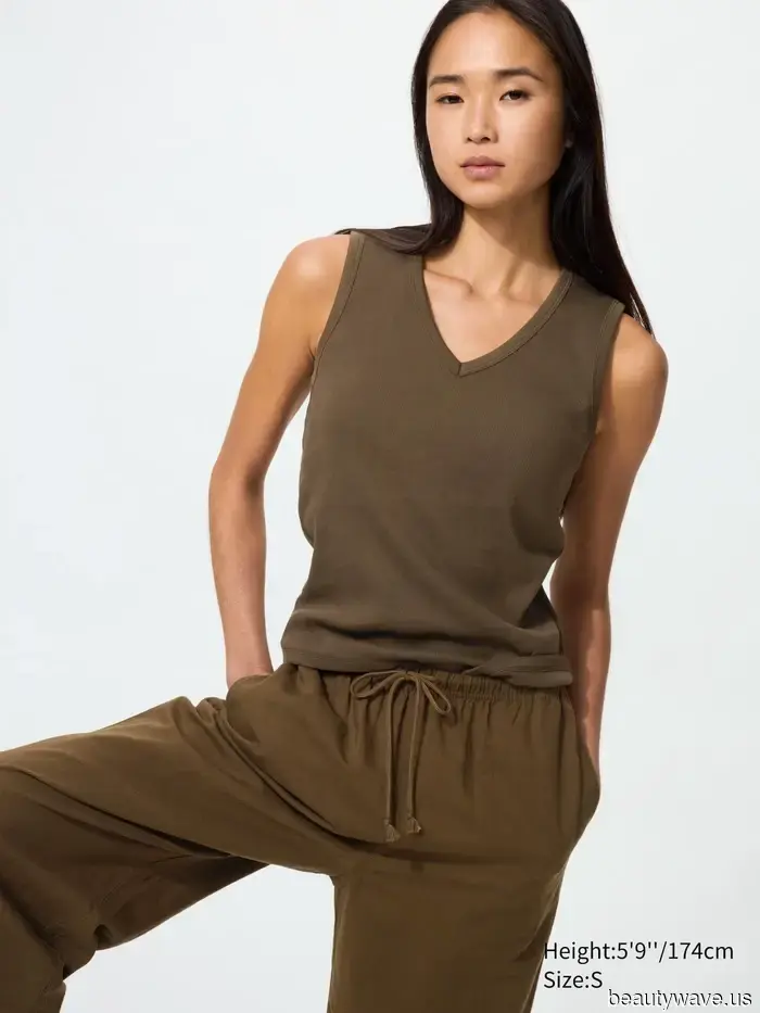 Uniqlos Frühlingskollektion ist voller zeitloser, von Frankreich inspirierter Basics&mdash;9 Teile, die zuerst ausverkauft sein werden.