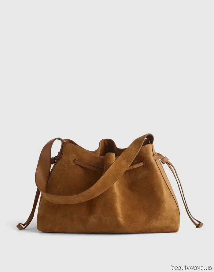 So che sei una persona di moda se indossi questo colore classico della borsa invece del nero.