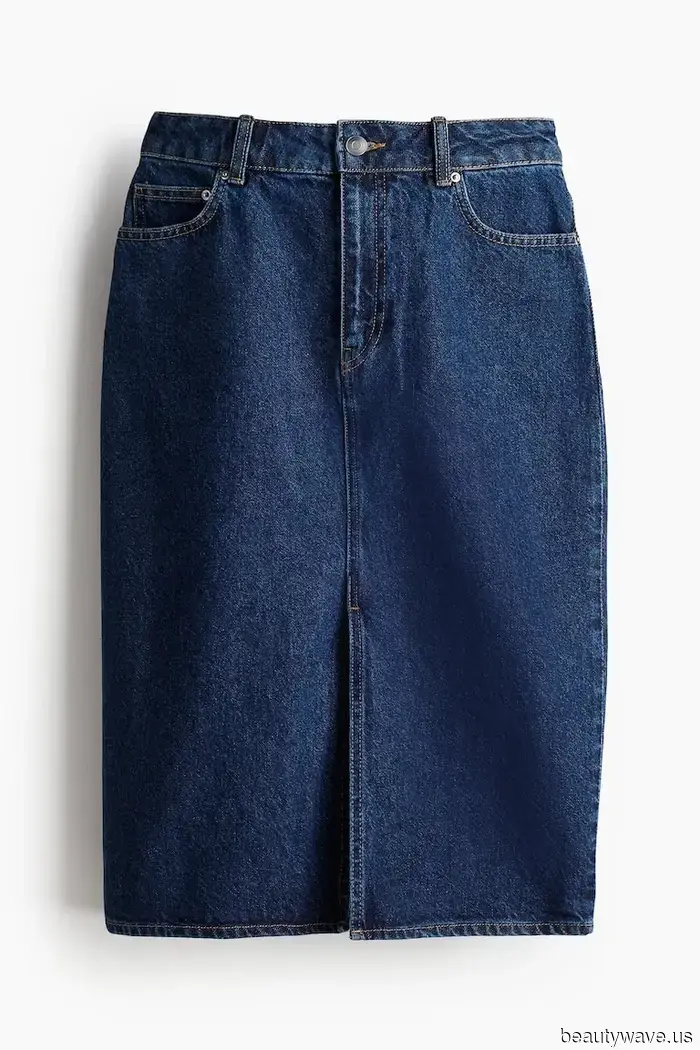 Chic Women Throughout Europe Are Reembodying This "Outdated" Skirt Trend—7 Looks That Confirm It...