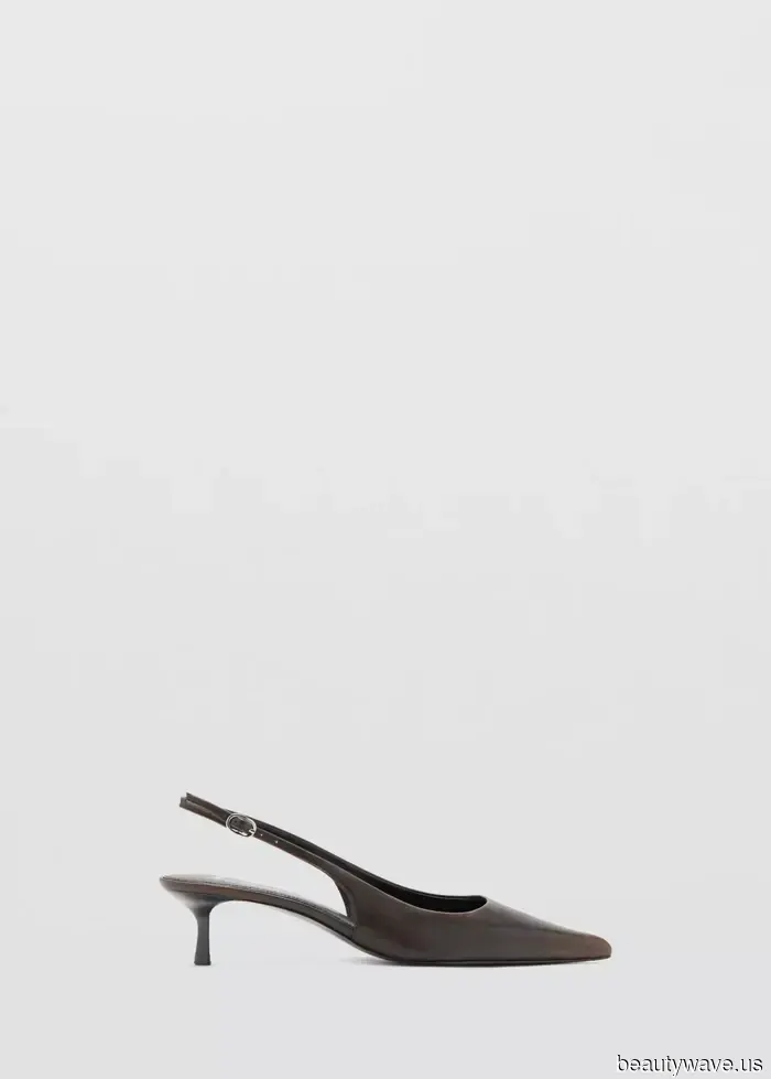Cropped flared jeans are in style—this sophisticated shoe trend elevates their chicness.