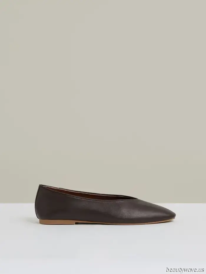 Whole-Foot Flats Are the Stylish Shoe Trend That Elegant Dressers Are Embracing at the Moment.