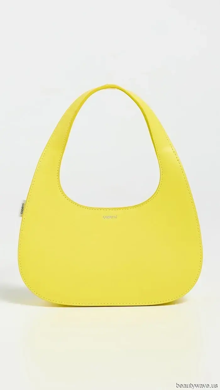 Cómo hacer que los zapatos burdeos se vean apropiados para la primavera: usa este color de bolso con ellos