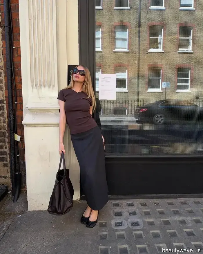 Questa t-shirt è stata "fuori" per così tanto tempo che è difficile credere che sia di nuovo alla moda.