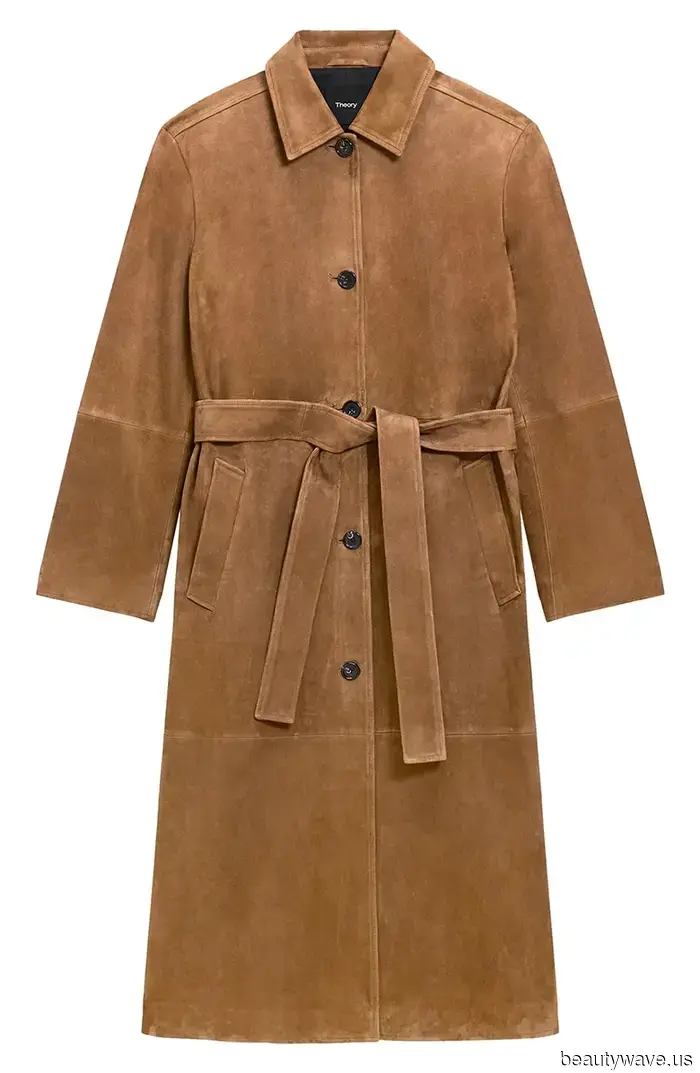 Move over, blue and black jeans—this unexpected denim hue is what all the fashion girls will be wearing in 2025.