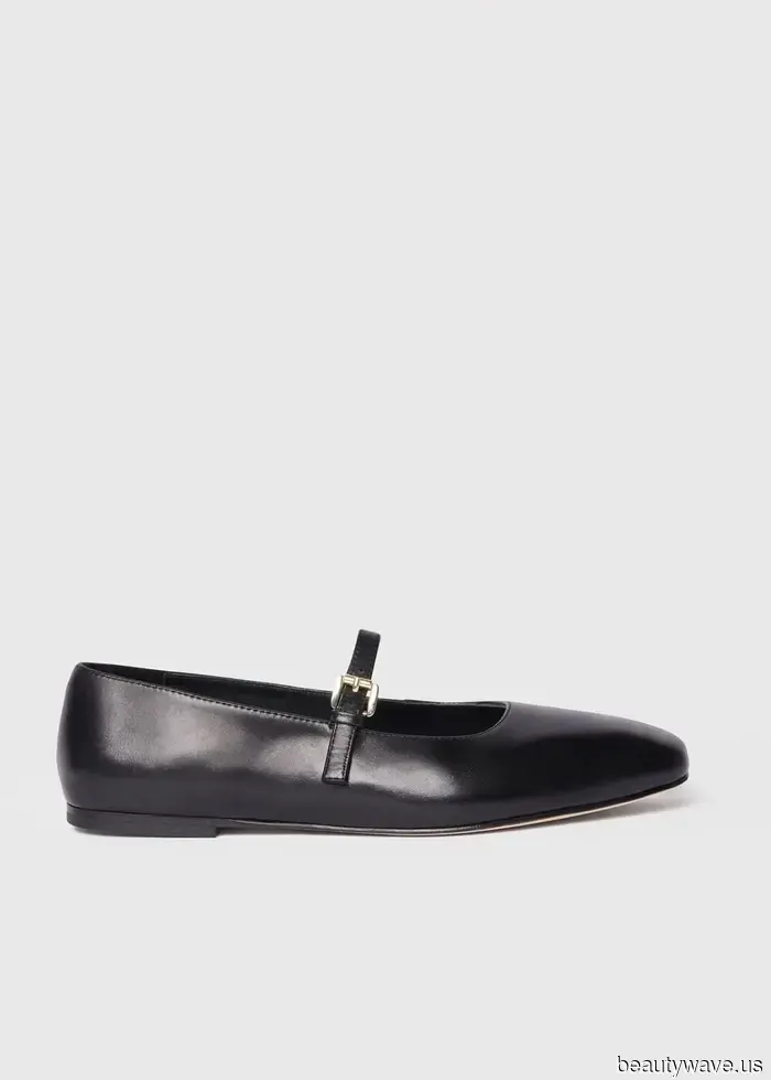 Le donne francesi e Emma Watson concordano: questa scarpa estiva a punta chiusa è molto più chic delle ciabatte.