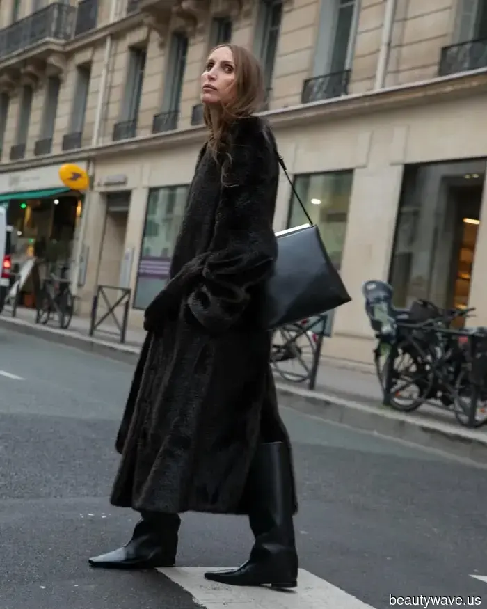 The Stylish Trend French Women Are Sporting With Their Jeans Through Spring