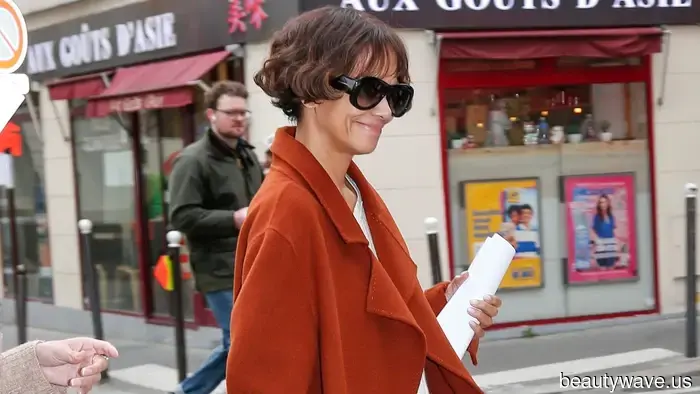 Just so you know: Fashion enthusiasts in Paris are pairing this "outdated" shoe trend with barrel-leg jeans.