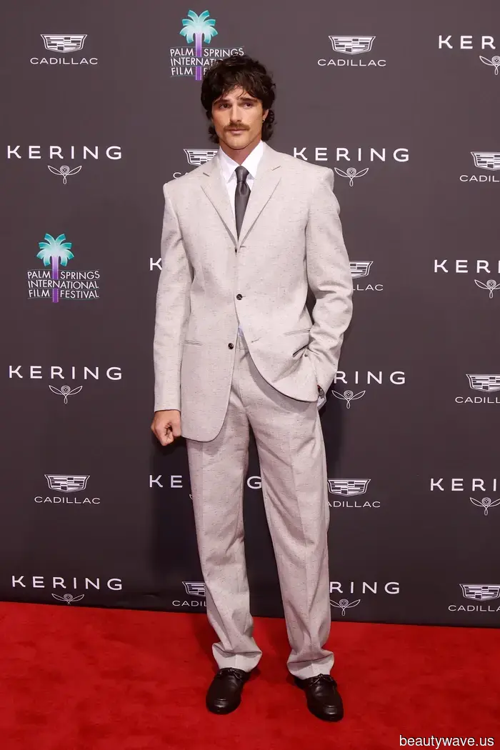 Non un'imbracatura: L'*altro* accessorio ispirato al BDSM che Jacob Elordi sta rendendo di tendenza da solo