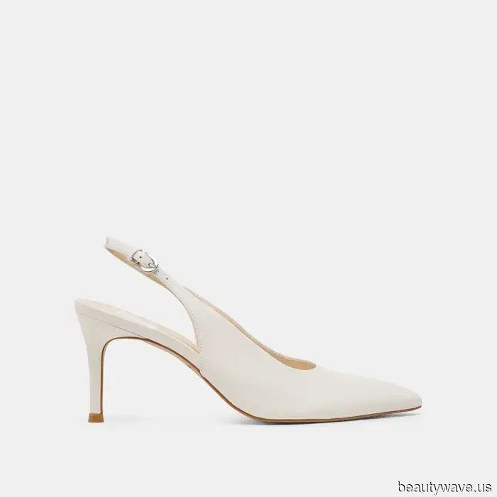 Throughout Paris Fashion Week, everyone was pairing leggings with this shoe trend, and I'm making a note of it.