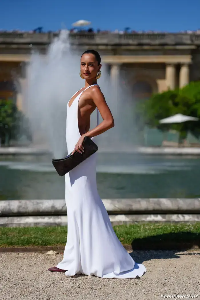 Black heels are acceptable, but in France, it’s well-known that this shoe color pairs better with white dresses.