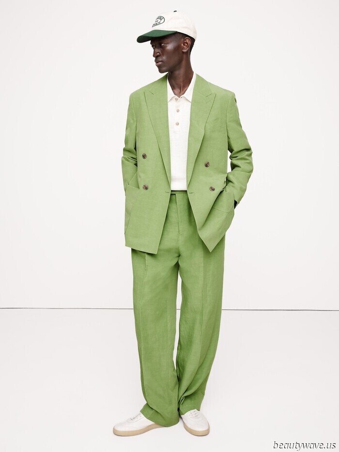 As a Shopping Director residing in Banana Republic, here are the 40 items that I consider to be the most stylish at the moment.