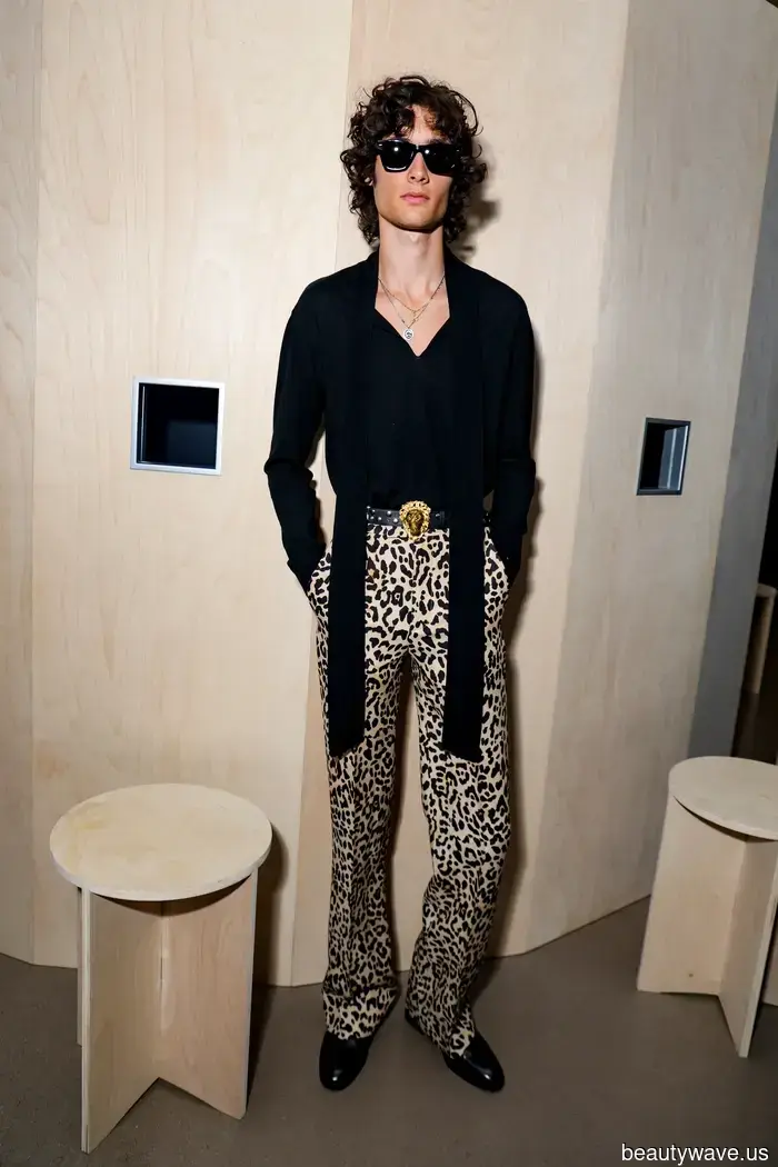 От Тейаны Тейлор до Тейта МаКрэя, смотрите, что все надевали на шикарную вечеринку Valentino в Лос-Анджелесе.