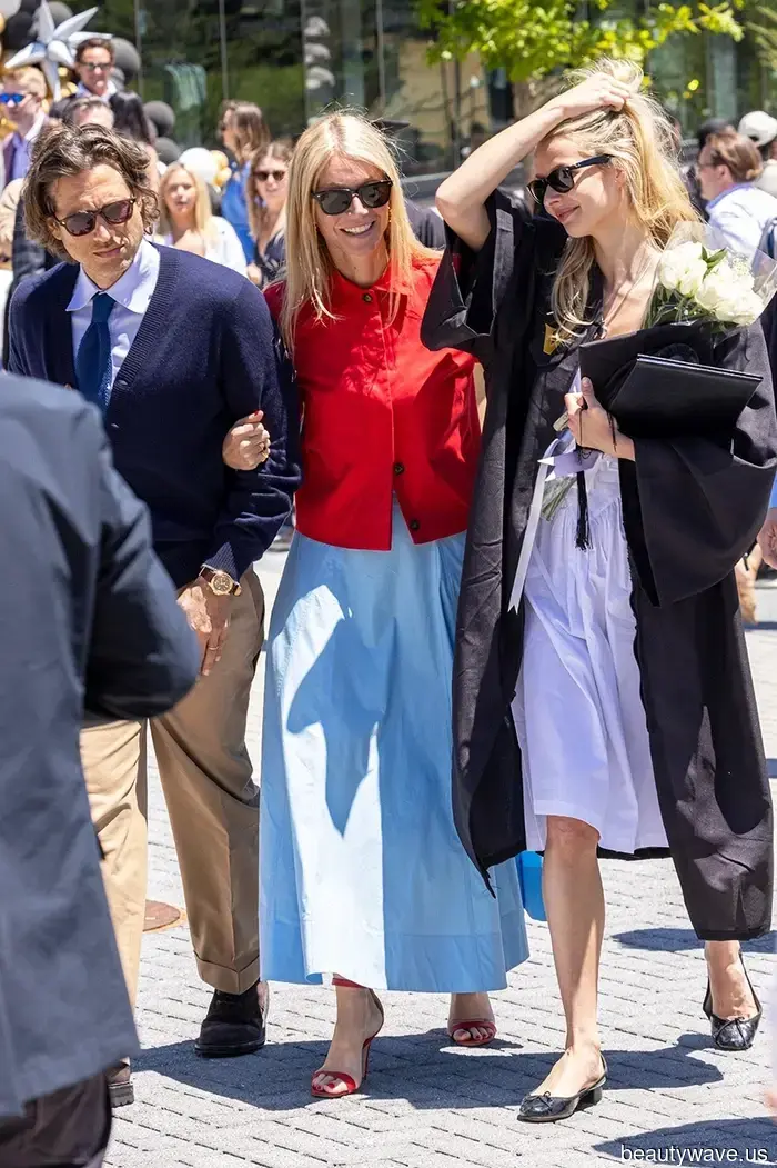 Achieving a fashionable look this summer is as simple as combining these two color trends.