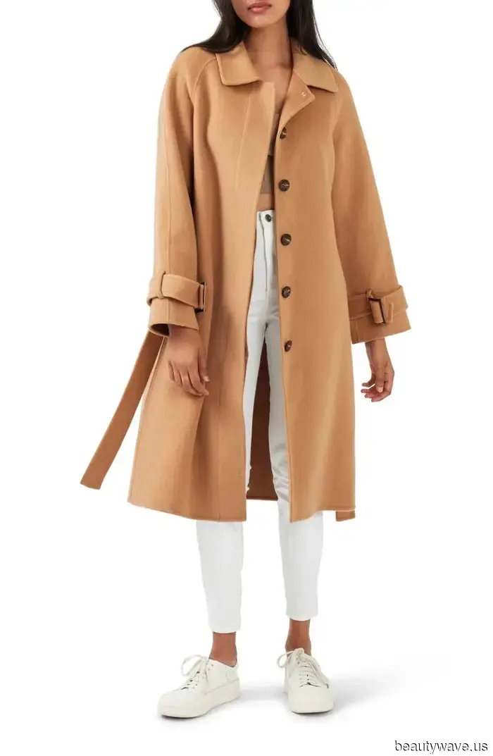 Nicht Sneakers, nicht Sandalen&mdash;Lauren Conrad weiß, dass Cropped Jeans am besten zu diesem flachen Schuhtrend passen.