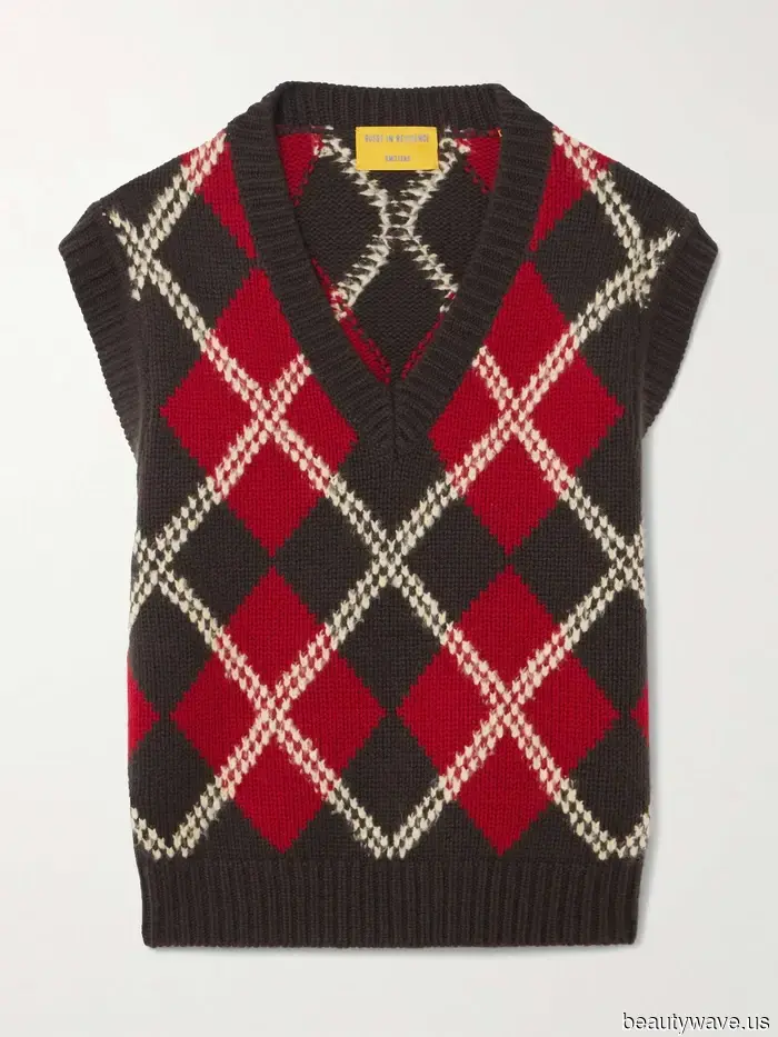 5 Iconic L.A.-Girl Outfit Pairings Worn by Justine Lupe in Nobody Wants Season 2