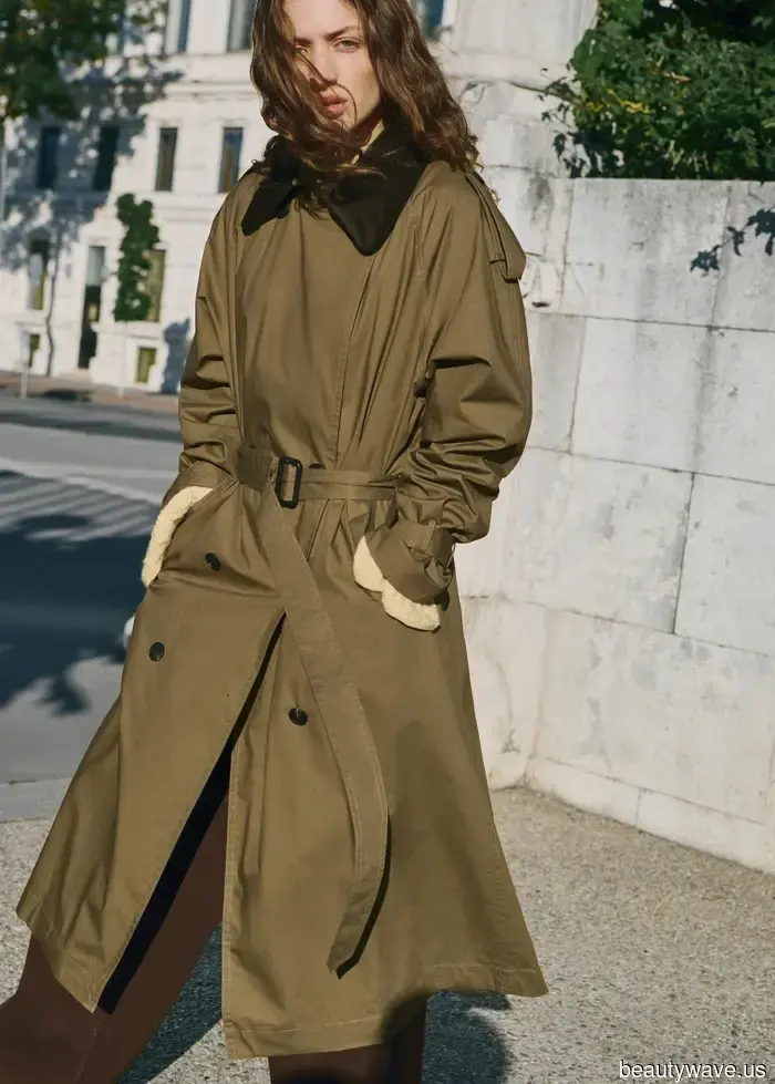 In 2025, the sole "correct" way to wear a trench coat is as follows.