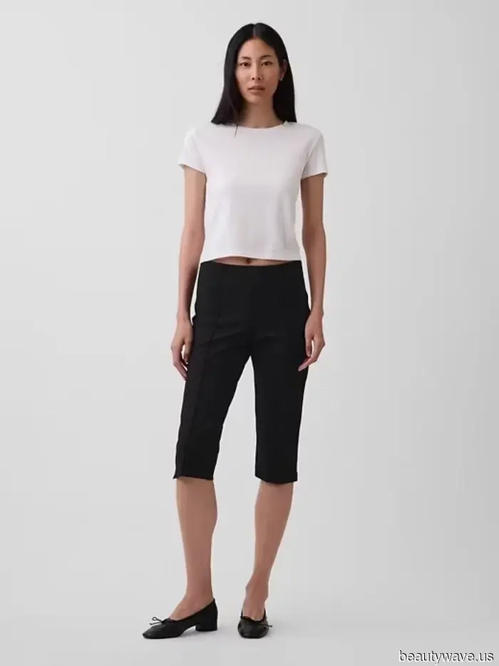 Trendy Girls Are Sporting These Pant Styles with Flats, Heels, and Everything Else.