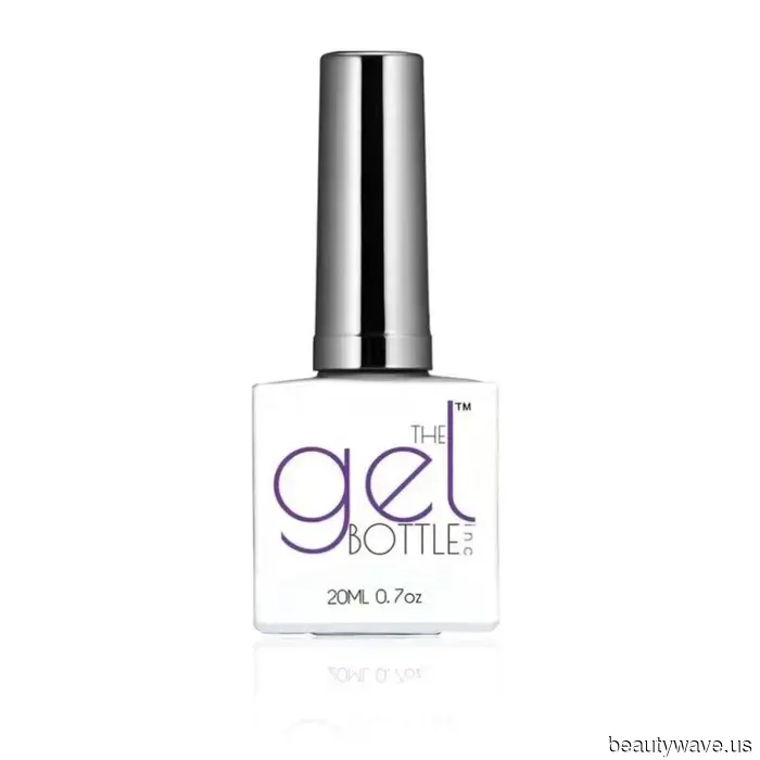 Elegante, senza tempo e ovunque guardi: I soli 9 colori di smalto scuro di cui hai bisogno per una manicure ultra-lussuosa