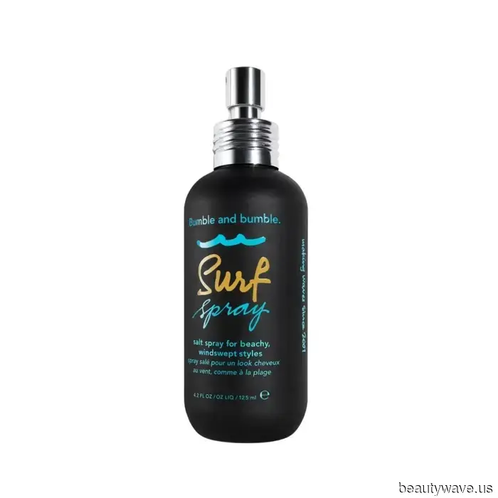 A celebrity hairstylist just demonstrated how to achieve flawless beachy S-waves.