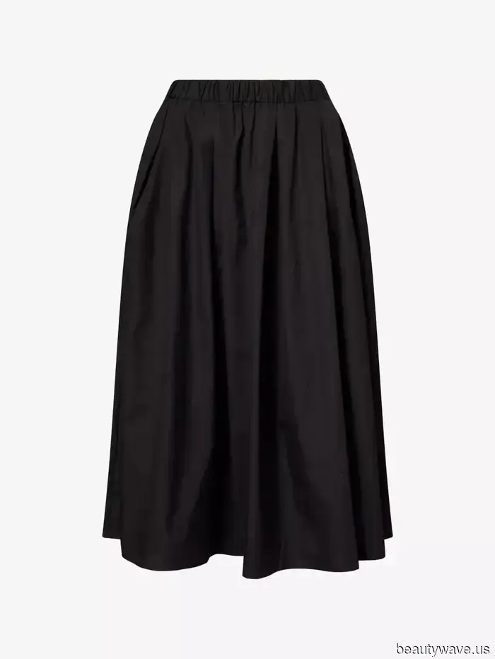 Non scarpe da ginnastica, non sandali&mdash;questa tendenza delle scarpe flat rende le gonne più chic.