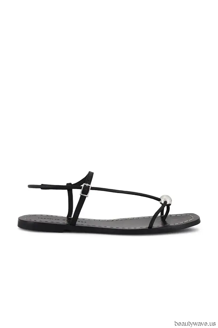In NYC, every fashionable woman is currently pairing this flat-shoe trend with jeans.