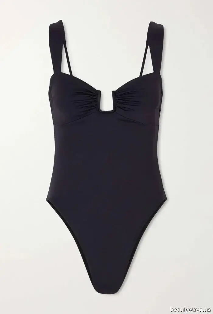 Klassisch, zeitlos und immer schick: Elegante Französinnen greifen in jedem Sommer auf diesen Badeanzug-Stil zurück.