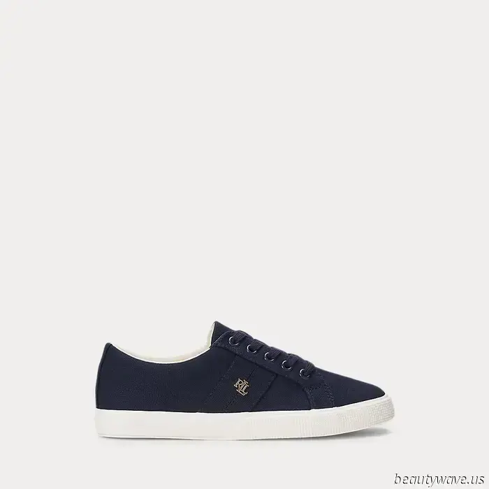 Ich hielt Sneaker nie wirklich für elegant, bis ich sie in diesem erwachsenen Farbton sah.
