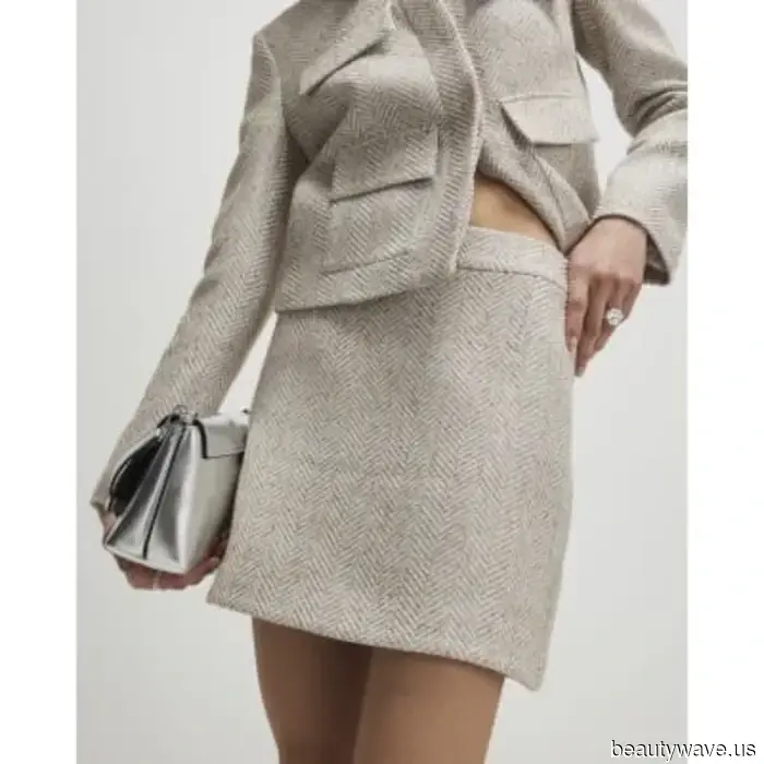 Not Combat Boots, Capris, or Jelly Shoes—These Are the Surprising 90s Trends We Anticipate Will Be Everywhere in 2026.