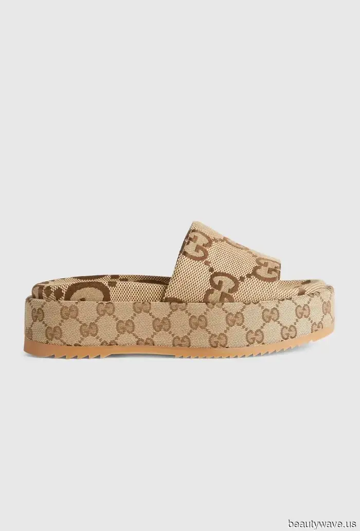 Bootcut leggings may appear odd with the wrong footwear, but these five styles can look stylish.