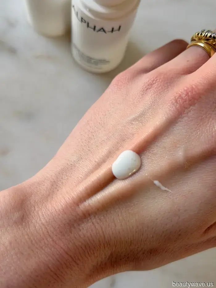 I’m an esthetician—here are the serums that truly give you wonderfully hydrated skin.